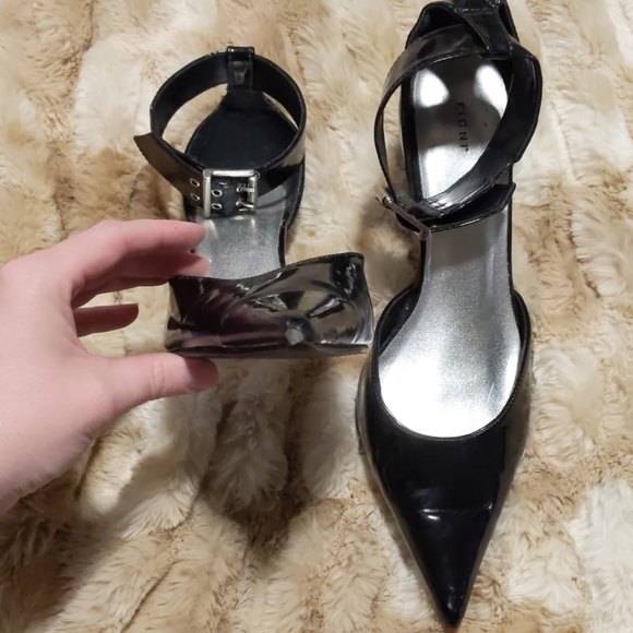 Heels - Picture 5 of 8